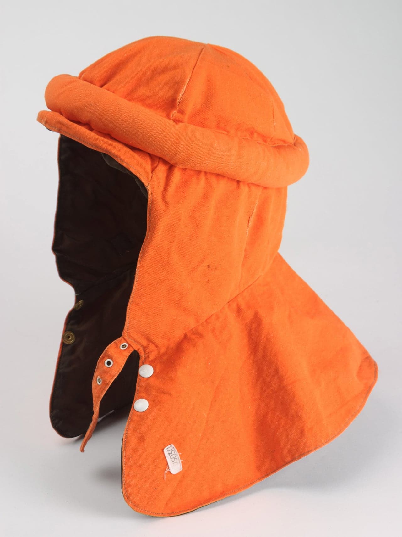 松かさ収集人の防護帽